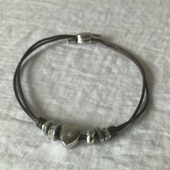Fossil: Silver Tone Heart Charm Bracelet- Faux Leather Adjustable bracelet - Picture 15 of 15
